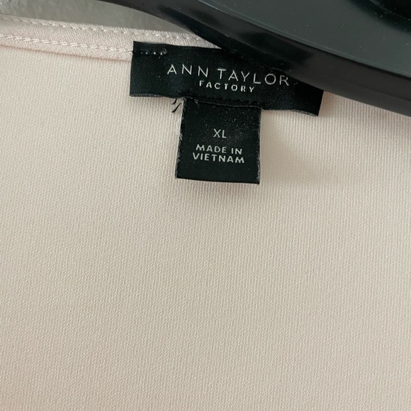 Sheer long sleeve Ann Taylor blouse - Picture 4 of 7